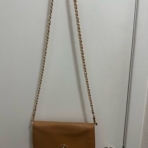 Tory Burch Tan Crossbody Bag with Gold Chain. Adalyn sans clutch /shoulder